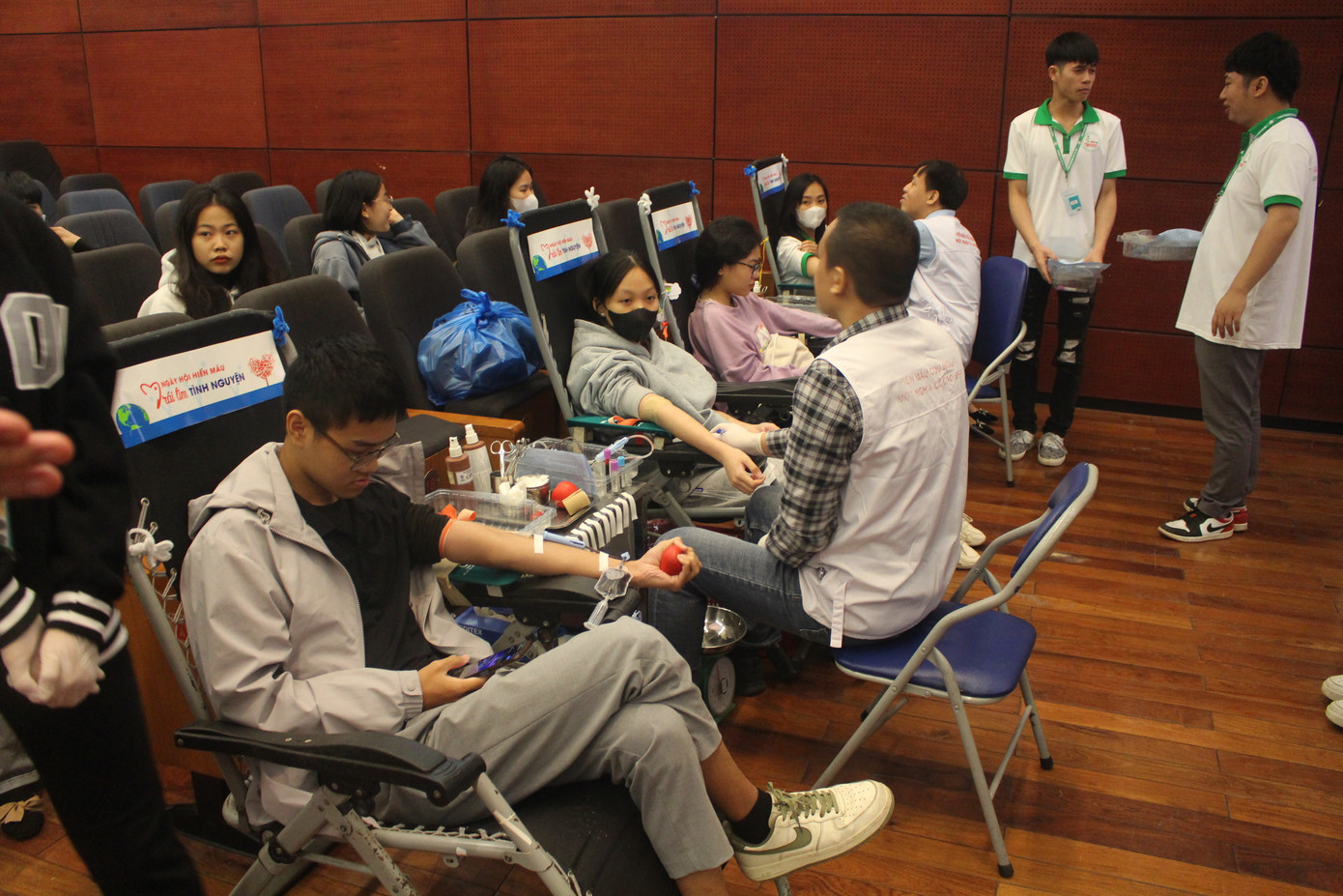 Những giọt máu đào được cho đi trong ngày hội hiến máu “Trái tim tình nguyện”. Ảnh: Vũ Minh Những giọt máu đào được cho đi trong ngày hội hiến máu “Trái tim tình nguyện”. Ảnh: Vũ Minh