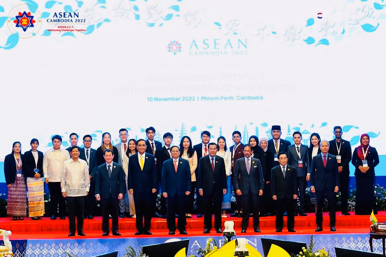 Võ Lập Phúc tham dự Chương trình đối thoại Thanh niên ASEAN do Bộ Giáo dục, Thanh niên và Thể thao Campuchia tổ chức trong khuôn khổ ASEAN 2022. Võ Lập Phúc tham dự Chương trình đối thoại Thanh niên ASEAN do Bộ Giáo dục, Thanh niên và Thể thao Campuchia tổ chức trong khuôn khổ ASEAN 2022.