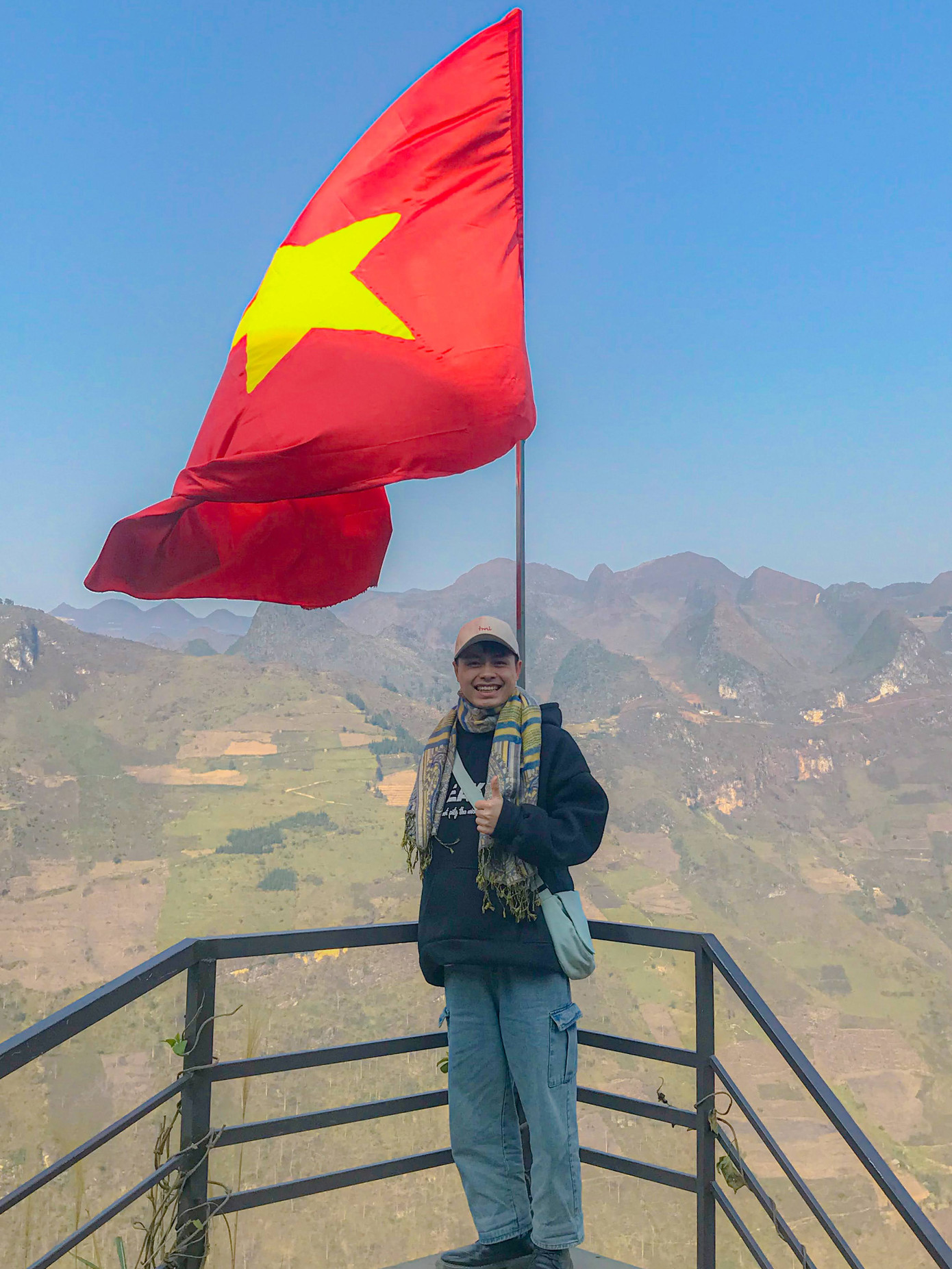 Dù cơ thể bị khiếm khuyết mất một cánh tay nhưng Đức luôn nỗ lực vượt qua giới hạn bản thân truyền giá trị tích cực trong cộng đồng. Dù cơ thể bị khiếm khuyết mất một cánh tay nhưng Đức luôn nỗ lực vượt qua giới hạn bản thân truyền giá trị tích cực trong cộng đồng.