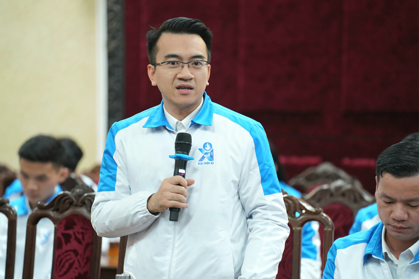 Anh Lê Khắc Nguyên Anh - Phó Bí thư thường trực Thành đoàn, Chủ tịch Hội Sinh viên TP. Hải Phòng phát biểu tại tổ thảo luận.