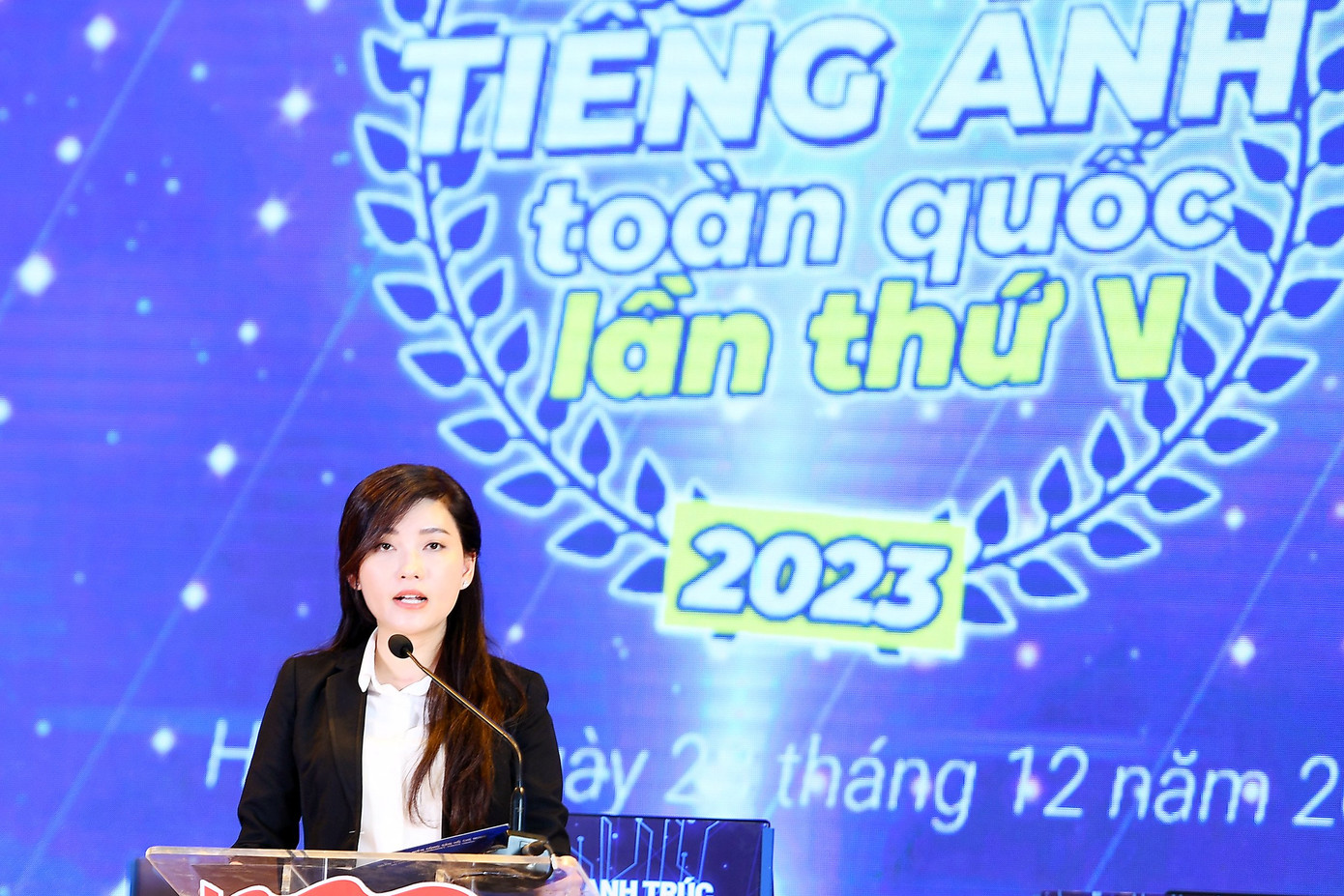 Chị Hồ Hồng Nguyên - Trưởng ban Thanh niên Trường học T.Ư Đoàn, Phó Chủ tịch thường trực T.Ư Hội SVVN phát biểu tại chương trình. Ảnh: Dương Triều