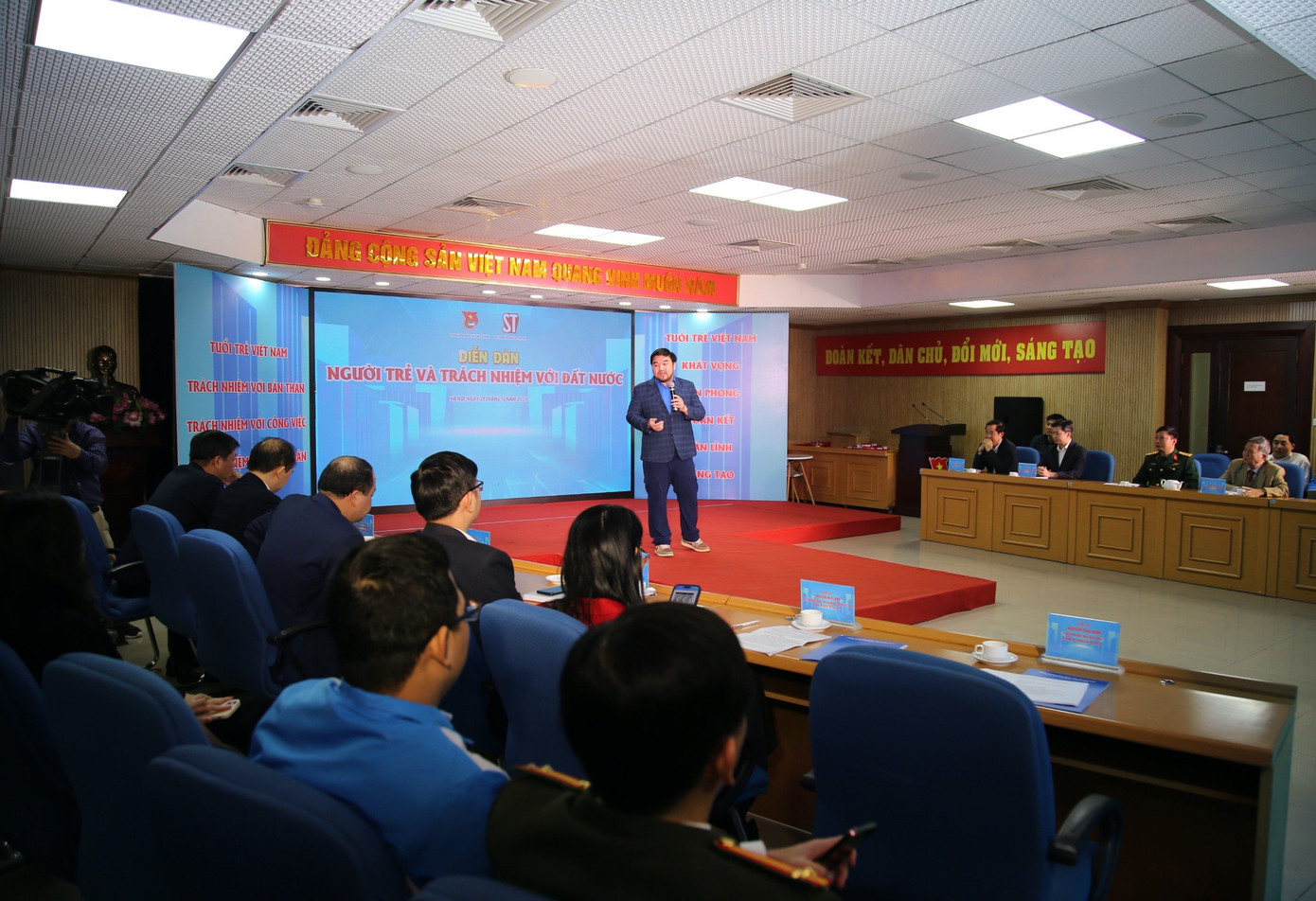 Diễn đàn “Người trẻ và trách nhiệm với đất nước”
