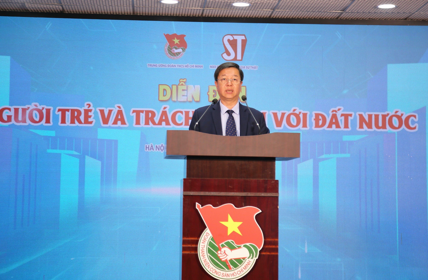 PGS.TS Vũ Trọng Lâm - Giám đốc - Tổng Biên tập Nhà xuất bản Chính trị quốc gia Sự thật phát biểu tại diễn đàn.