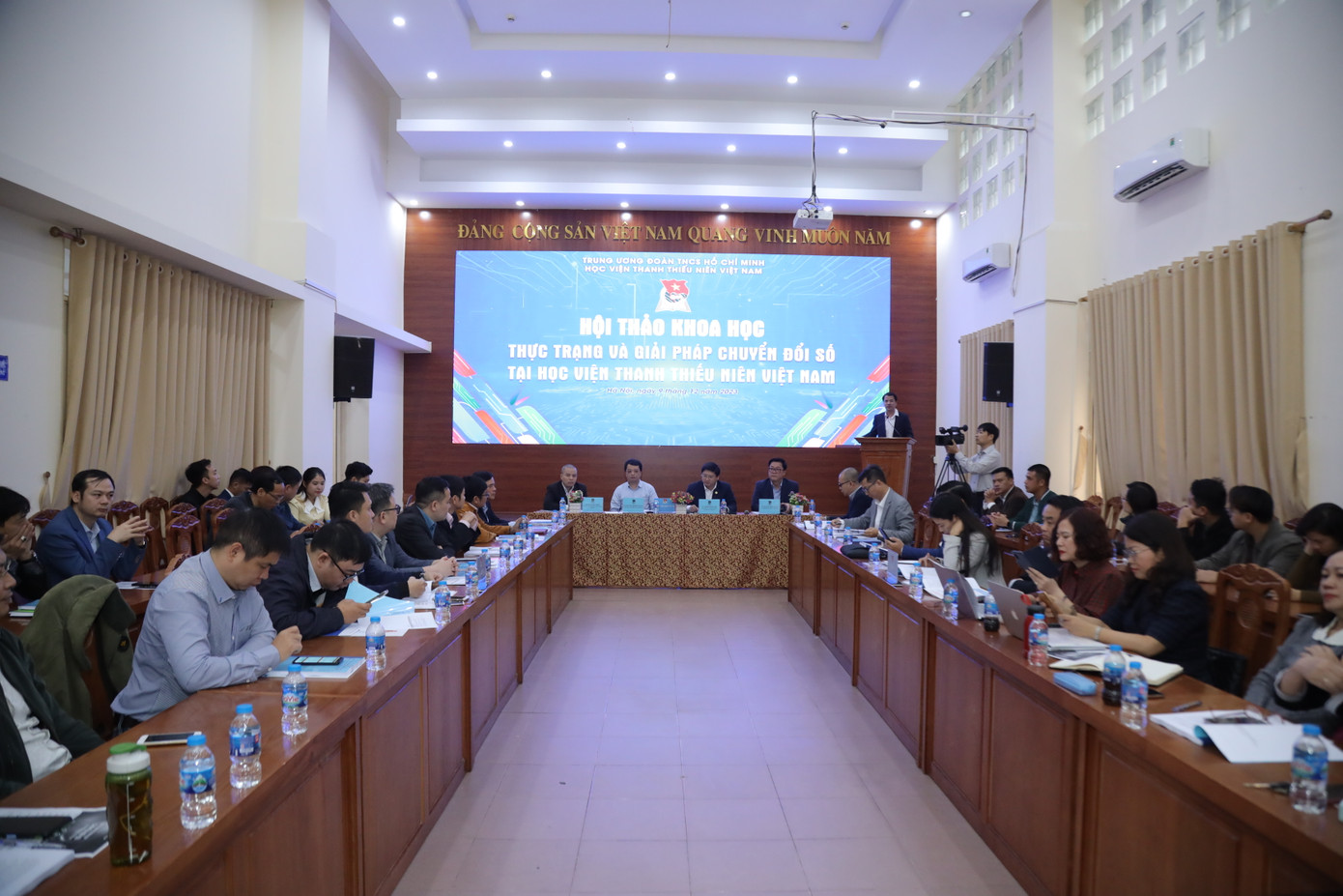 Hội thảo khoa học với chủ đề “Thực trạng và giải pháp chuyển đổi số tại Học viện Thanh thiếu niên Việt Nam”. Hội thảo khoa học với chủ đề “Thực trạng và giải pháp chuyển đổi số tại Học viện Thanh thiếu niên Việt Nam”.