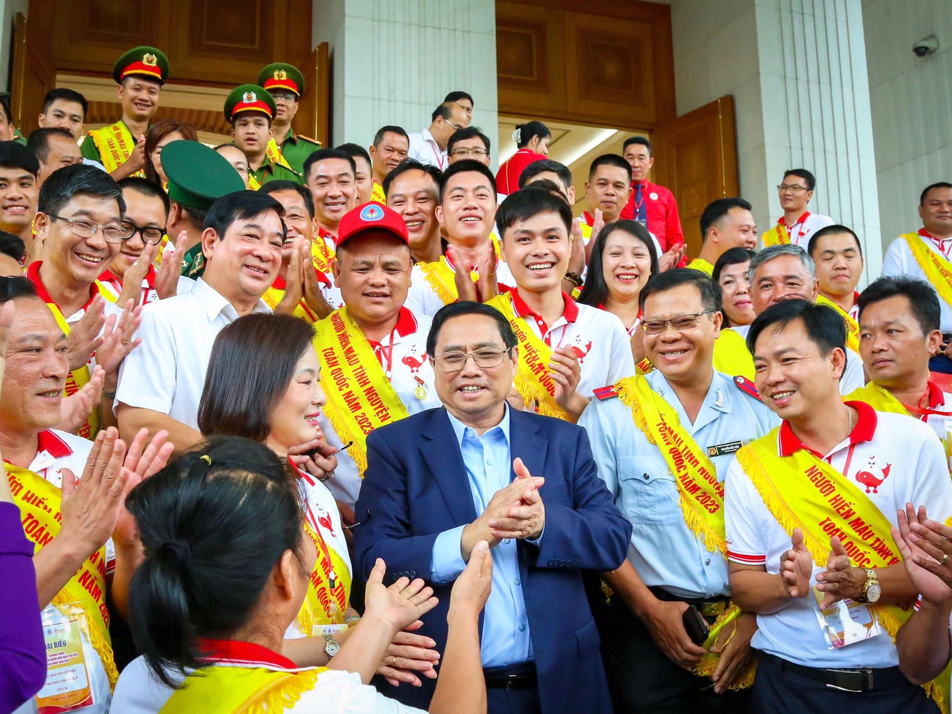 Nguyễn Phúc Đức là 1 trong 100 người hiến máu tiêu biểu toàn quốc 2023 được tuyên dương và được Thủ tướng Phạm Minh Chính gặp mặt động viên, khích lệ. Nguyễn Phúc Đức là 1 trong 100 người hiến máu tiêu biểu toàn quốc 2023 được tuyên dương và được Thủ tướng Phạm Minh Chính gặp mặt động viên, khích lệ.