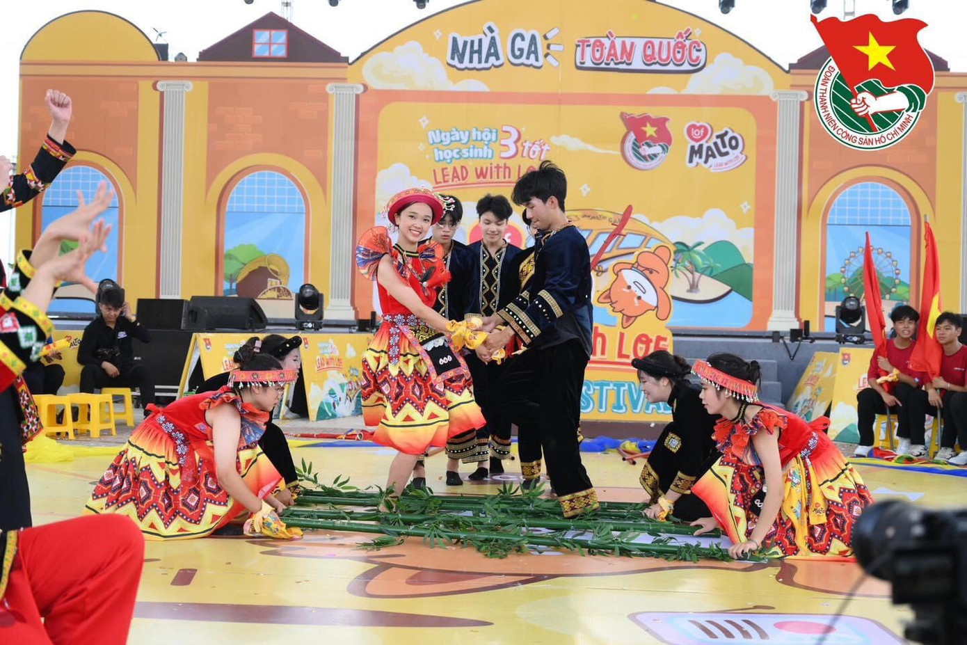 Tiết mục đặc sắc tại chung kết cuộc thi nhảy “Lead with Lof dance festival” của Tỉnh Đoàn Tuyên Quang. Tiết mục đặc sắc tại chung kết cuộc thi nhảy “Lead with Lof dance festival” của Tỉnh Đoàn Tuyên Quang.