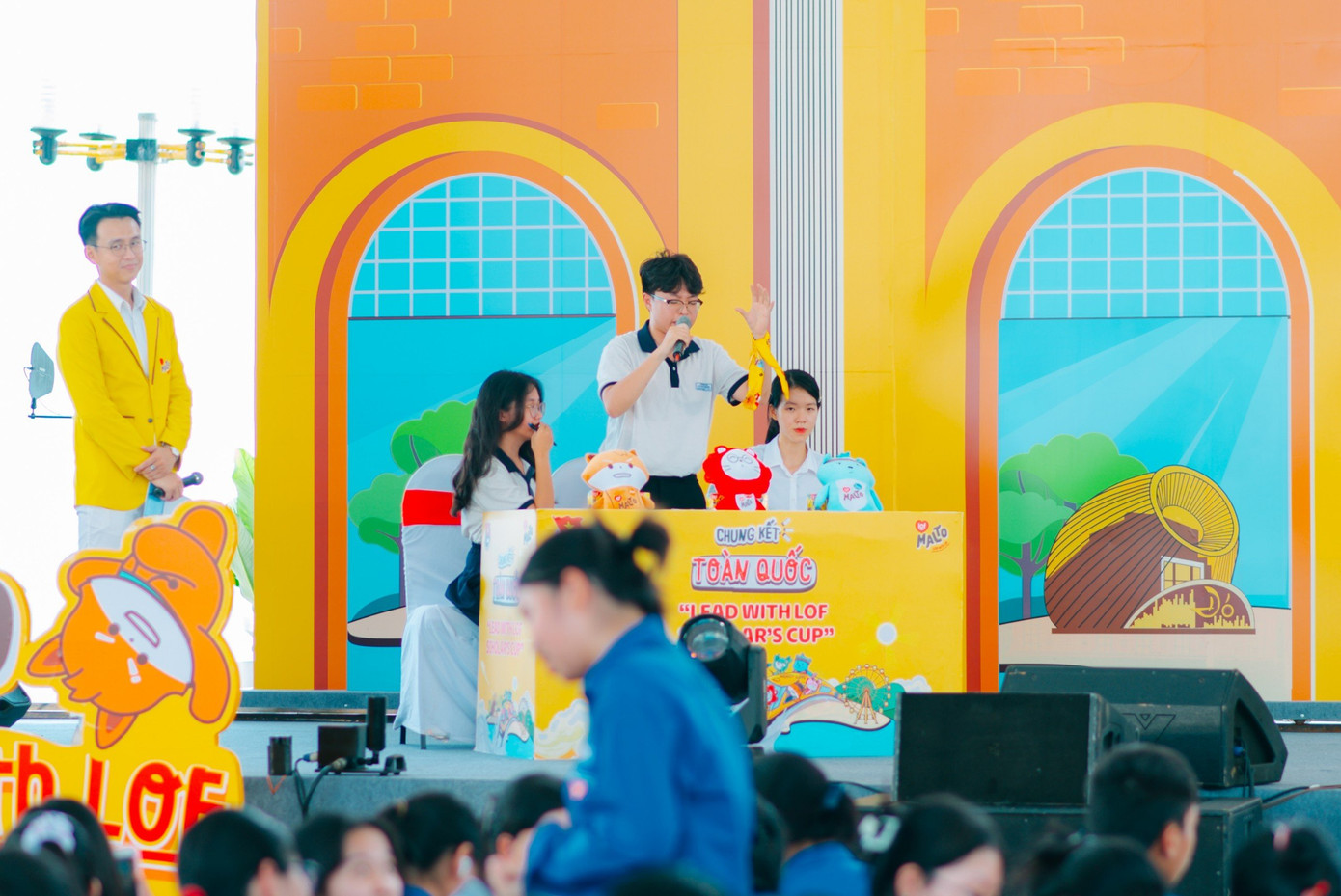 Phần thể hiện đầy hấp dẫn tại Chung kết cuộc thi tranh biện "Lead with lof scholar cup" Phần thể hiện đầy hấp dẫn tại Chung kết cuộc thi tranh biện "Lead with lof scholar cup"