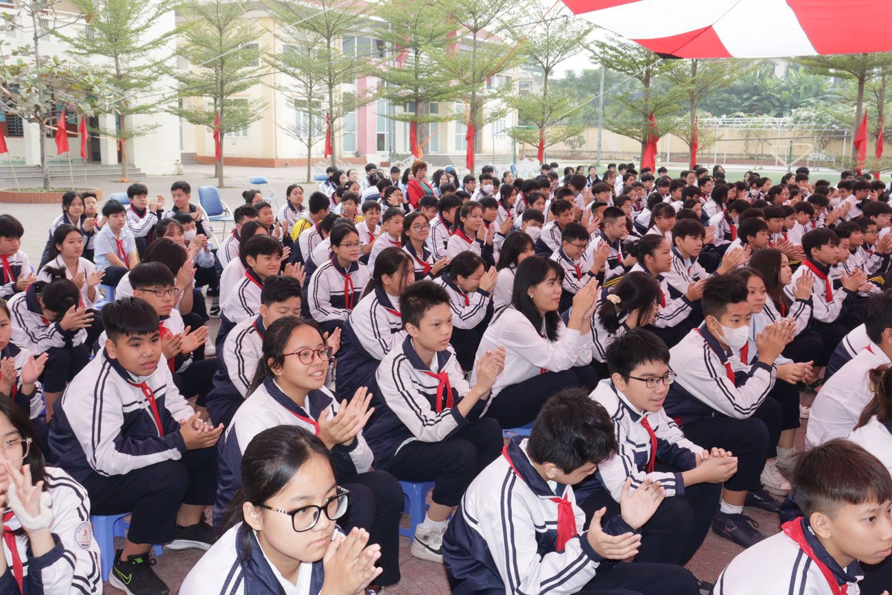 Đông đảo học sinh tham gia hưởng ứng phát động chương trình “Vươn cao ước mơ” năm 2023.