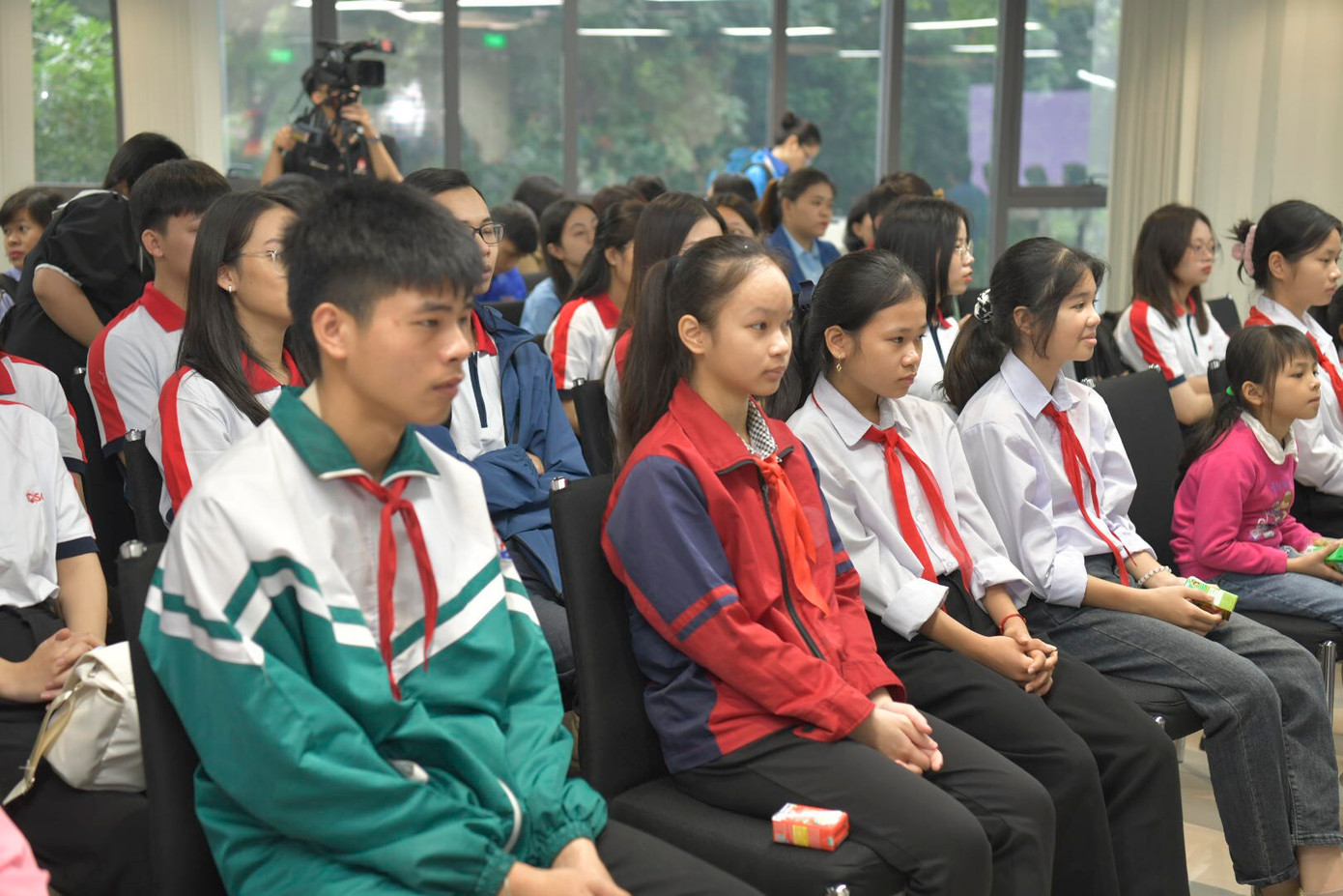 Học sinh, sinh viên có hoàn cảnh khó khăn nhận học bổng SCG Sharing The Dream 2023. Học sinh, sinh viên có hoàn cảnh khó khăn nhận học bổng SCG Sharing The Dream 2023.