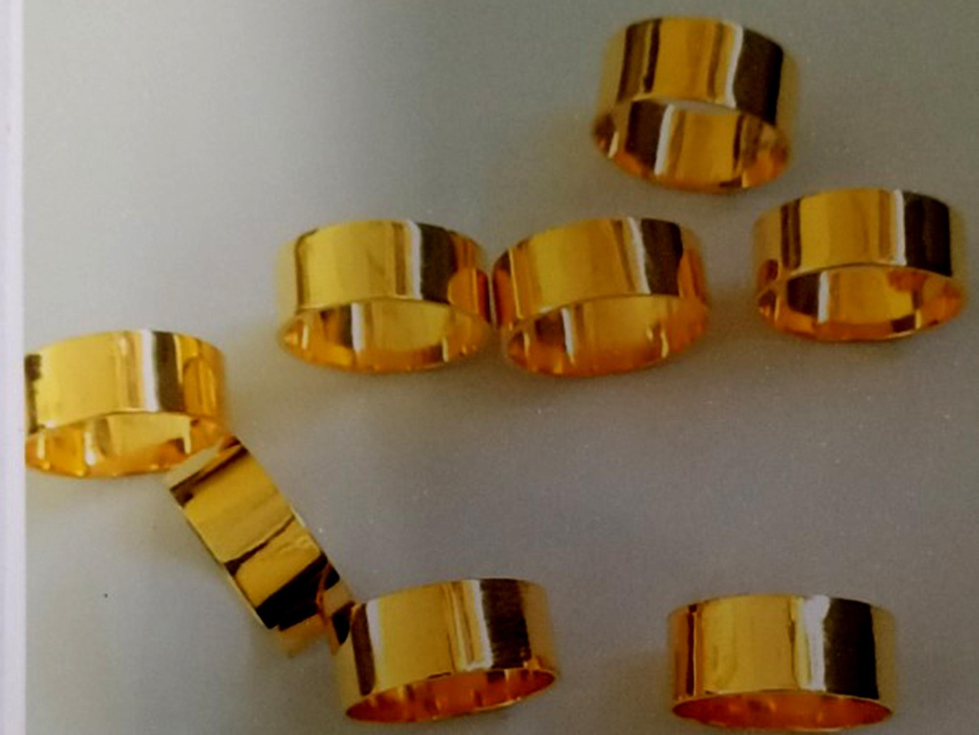 Nhiều nhẫn vàng thu được trong cốp xe máy của Hoàng. Nhiều nhẫn vàng thu được trong cốp xe máy của Hoàng.