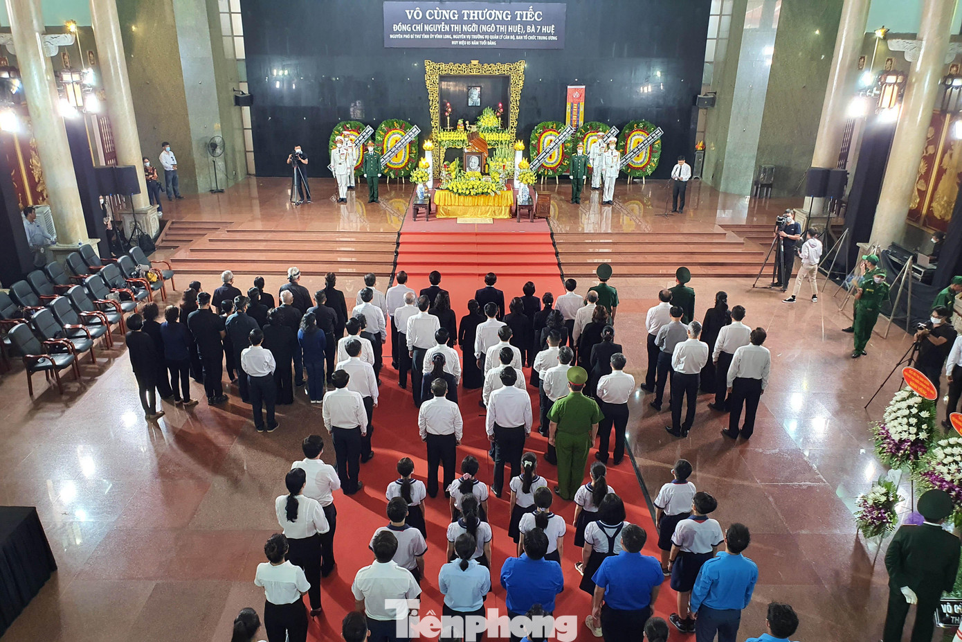 Từ 9 giờ sáng hôm nay (7/6), lễ viếng bà Ngô Thị Huệ - cán bộ lão thành cách mạng, đại biểu Quốc hội các khóa I, II, III, IV; nguyên Phó Bí thư Tỉnh ủy tỉnh Vĩnh Long; nguyên Thường vụ Thành ủy Sài Gòn; nguyên Vụ trưởng Vụ Quản lý cán bộ - Ban Tổ chức Trung ương; phu nhân cố Tổng Bí thư Nguyễn Văn Linh; huy hiệu 85 năm tuổi Đảng, diễn ra trọng thể tại Nhà tang lễ quốc gia phía Nam. Từ 9 giờ sáng hôm nay (7/6), lễ viếng bà Ngô Thị Huệ - cán bộ lão thành cách mạng, đại biểu Quốc hội các khóa I, II, III, IV; nguyên Phó Bí thư Tỉnh ủy tỉnh Vĩnh Long; nguyên Thường vụ Thành ủy Sài Gòn; nguyên Vụ trưởng Vụ Quản lý cán bộ - Ban Tổ chức Trung ương; phu nhân cố Tổng Bí thư Nguyễn Văn Linh; huy hiệu 85 năm tuổi Đảng, diễn ra trọng thể tại Nhà tang lễ quốc gia phía Nam.