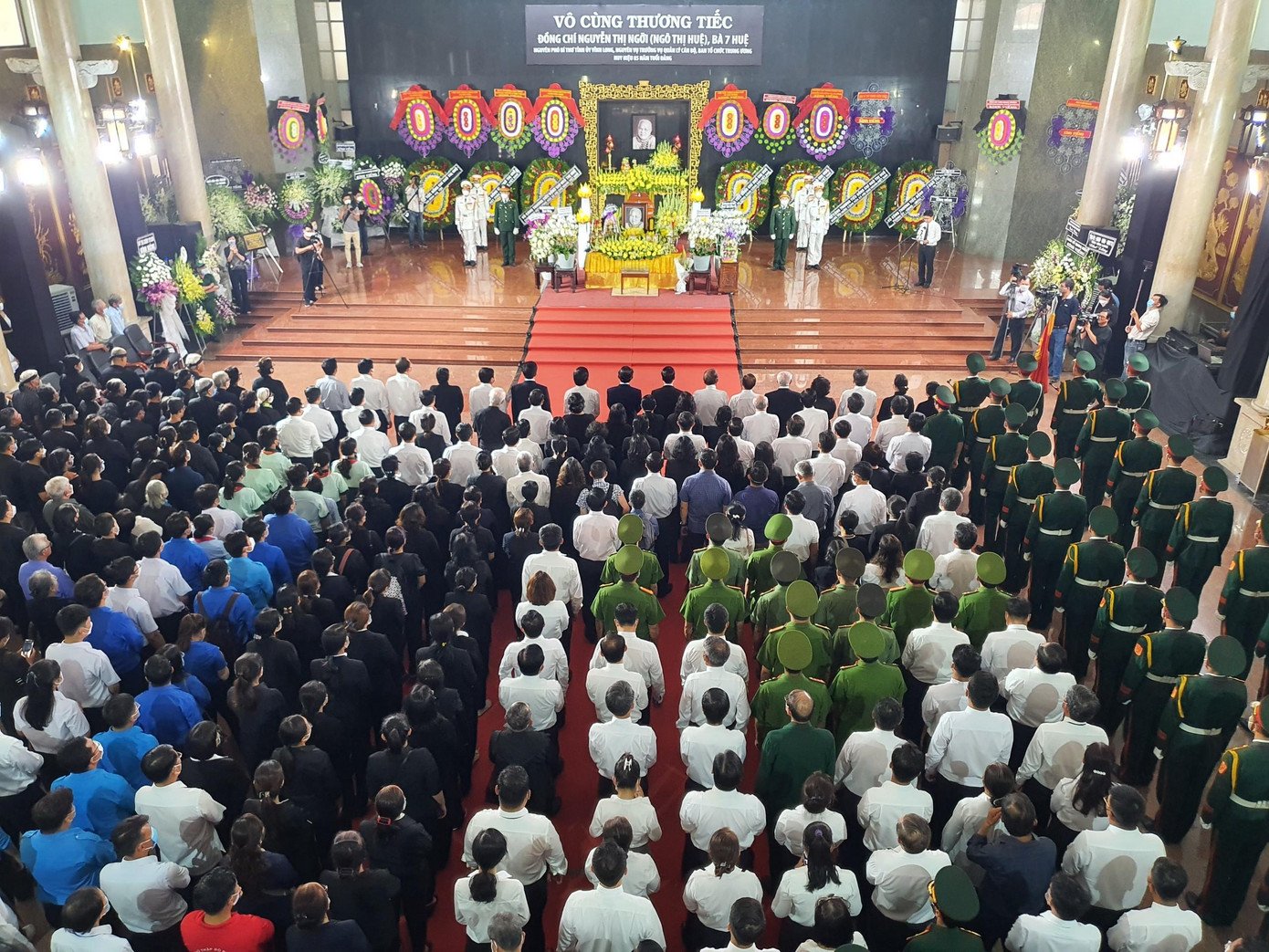 Tổ chức trọng thể lễ truy điệu bà Ngô Thị Huệ. Tổ chức trọng thể lễ truy điệu bà Ngô Thị Huệ.