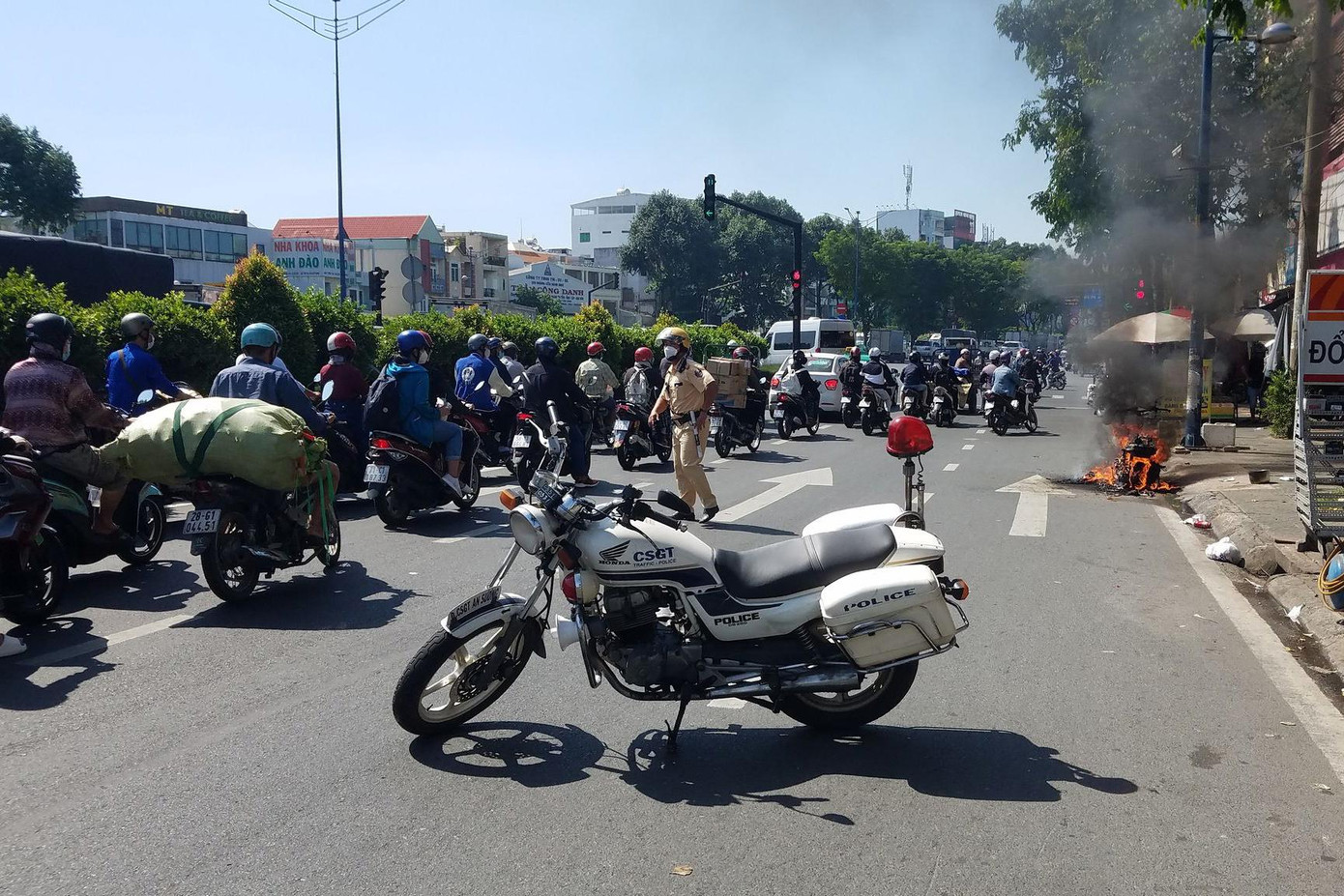 Vụ việc khiến giao thông qua khu vực gặp nhiều khó khăn.