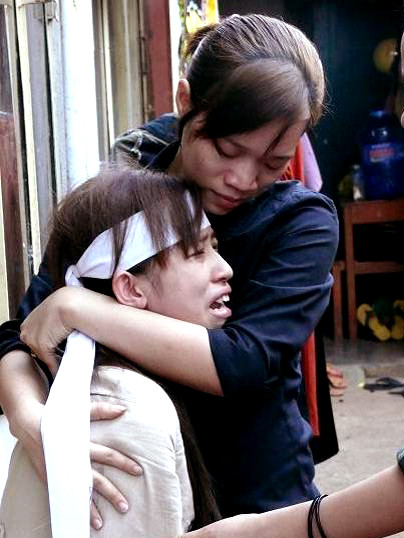 Tận cùng đau thương với những người thân trong gia đình. Tận cùng đau thương với những người thân trong gia đình