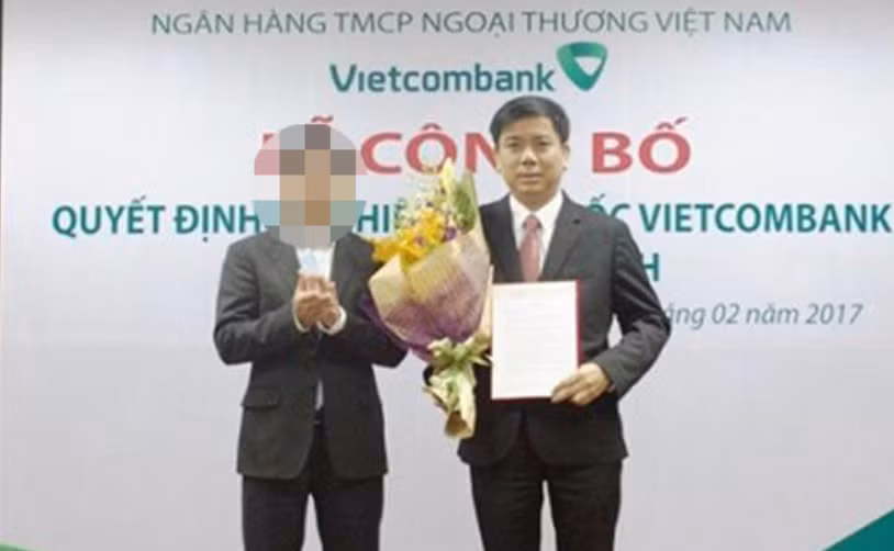 Ông Phạm Bá Tuyển cũng bị khởi tố để điều tra hành vi "Mua bán trái phép hóa đơn GTGT, chứng từ thu nộp ngân sách Nhà nước".
