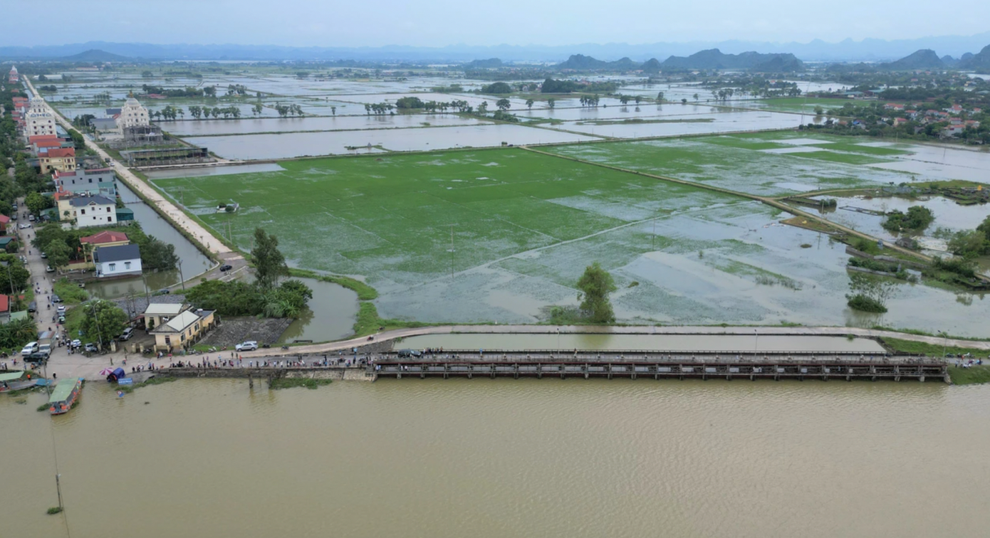 Tràn Lạc Khoái nơi sẽ thực hiện xả tràn lũ khi nước lũ sông Hoàng Long lên 5,3m. Ảnh: N.B. Tràn Lạc Khoái nơi sẽ thực hiện xả tràn lũ khi nước lũ sông Hoàng Long lên 5,3m. Ảnh: N.B.