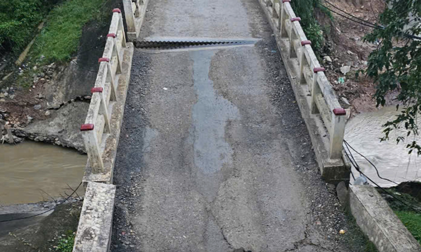 Hiện trường vụ sập cầu. Ảnh: B.H. Hiện trường vụ sập cầu. Ảnh: B.H.