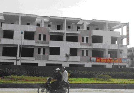 Giá nhà đất vẫn cao so với thu nhập của người dân. (Ảnh: D.A). Giá nhà đất vẫn cao so với thu nhập của người dân. (Ảnh: D.A)