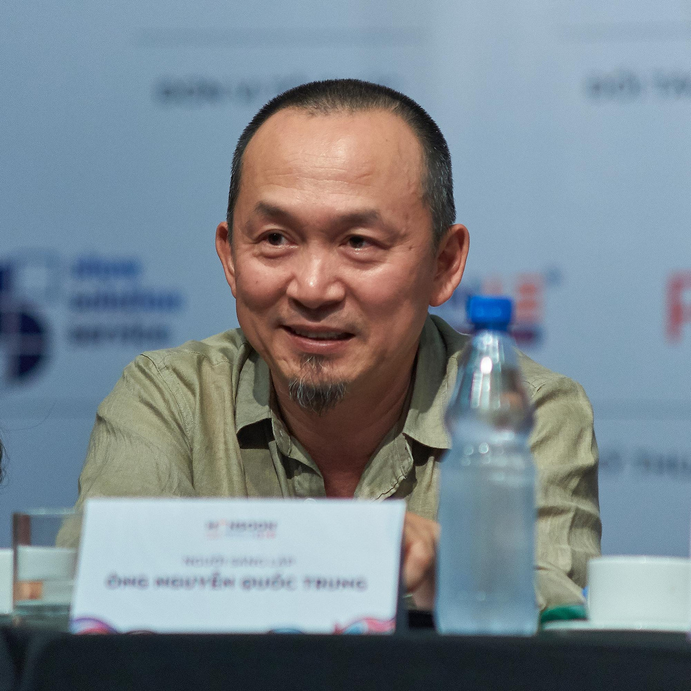 Nhạc sĩ Quốc Trung đóng vai trò nhà sản xuất trong Đêm nhạc Trịnh Công Sơn tại Hội An. Nhạc sĩ Quốc Trung đóng vai trò nhà sản xuất trong Đêm nhạc Trịnh Công Sơn tại Hội An.