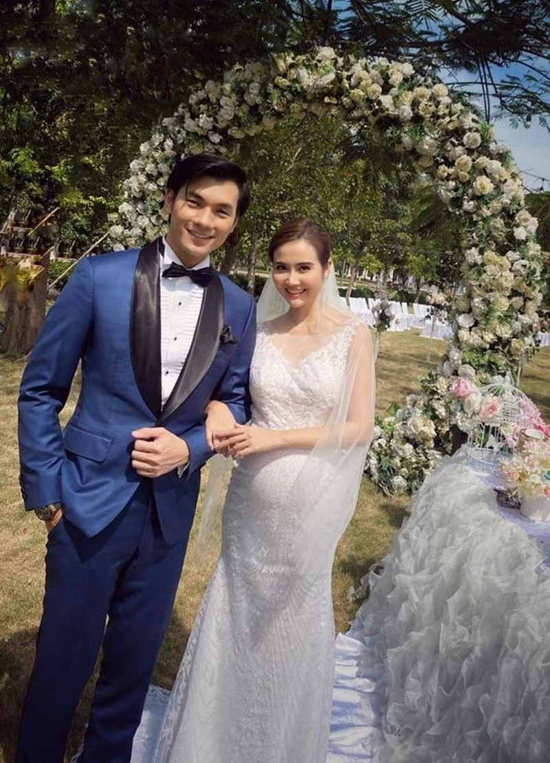 Với bạn diễn Huyền Lizzie. Với bạn diễn Huyền Lizzie.