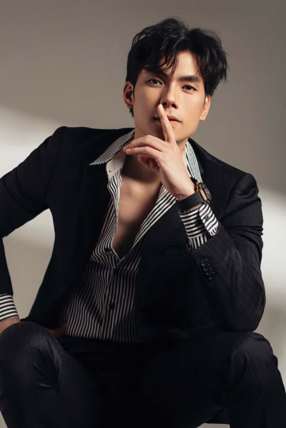 Vẻ soái ca của Nhan Phúc Vinh.