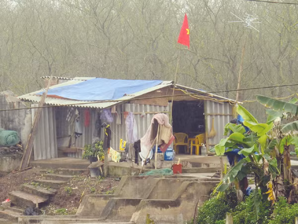 Ngôi nhà dựng tạm của vợ con ông Vươn Ảnh: Phạm Duẩn