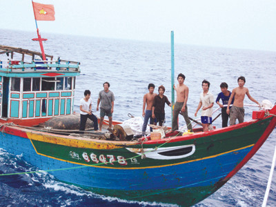 Phút gặp gỡ giữa Hoàng Sa trùng trùng Ảnh: Nam Cường