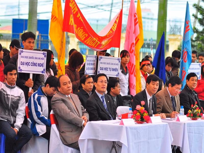Các đại biểu tham dự buổi lễ. Ảnh : Thuận Phong