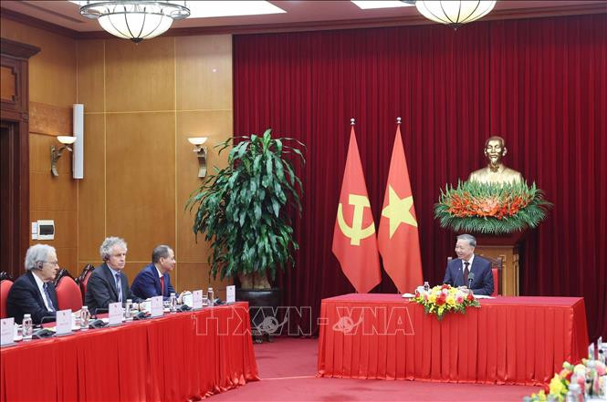 Tổng Bí thư Tô Lâm tiếp Nhóm các chuyên gia, nhà khoa học tham dự Lễ trao giải VinFuture. Ảnh: Thống Nhất/TTXVN Tổng Bí thư Tô Lâm tiếp Nhóm các chuyên gia, nhà khoa học tham dự Lễ trao giải VinFuture. Ảnh: Thống Nhất/TTXVN