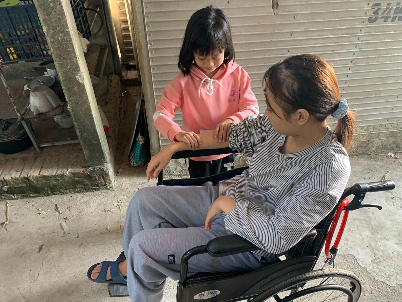 Bé An Nguyên vừa được đưa từ Bắc Giang về Hưng Yên thăm mẹ vài ngày Bé An Nguyên vừa được đưa từ Bắc Giang về Hưng Yên thăm mẹ vài ngày