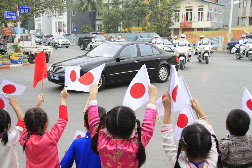 Nhà vua và Hoàng hậu Nhật Bản đã tới Hà Nội ảnh 12