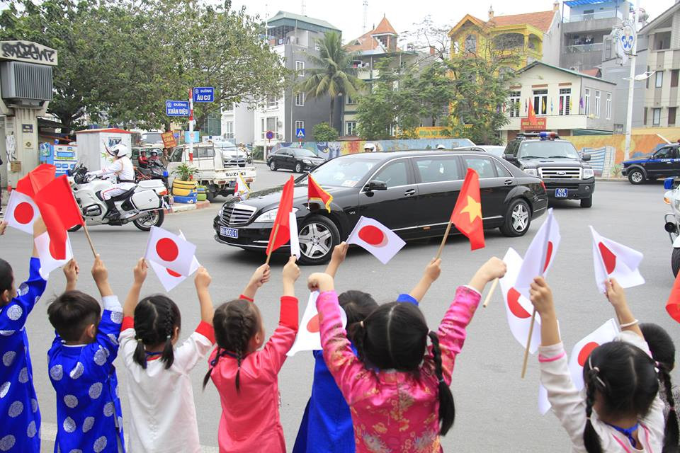 Nhà vua và Hoàng hậu Nhật Bản đã tới Hà Nội ảnh 13