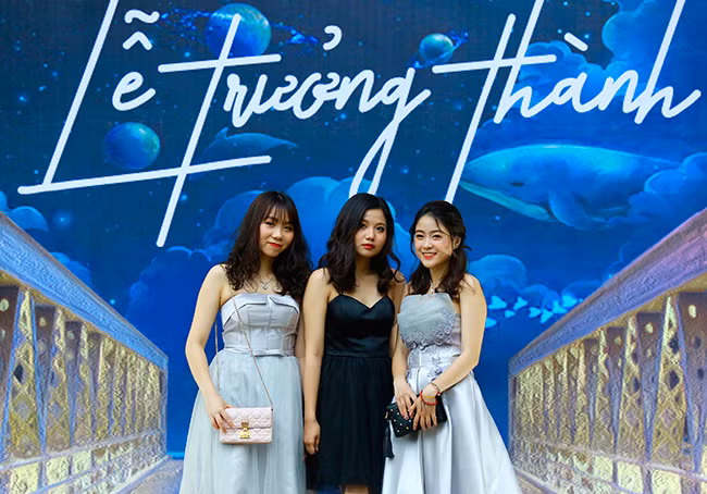 Lễ tri ân xúc động của thầy trò trường Chu Văn An ảnh 1