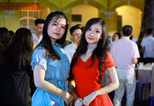 Lễ tri ân xúc động của thầy trò trường Chu Văn An ảnh 5
