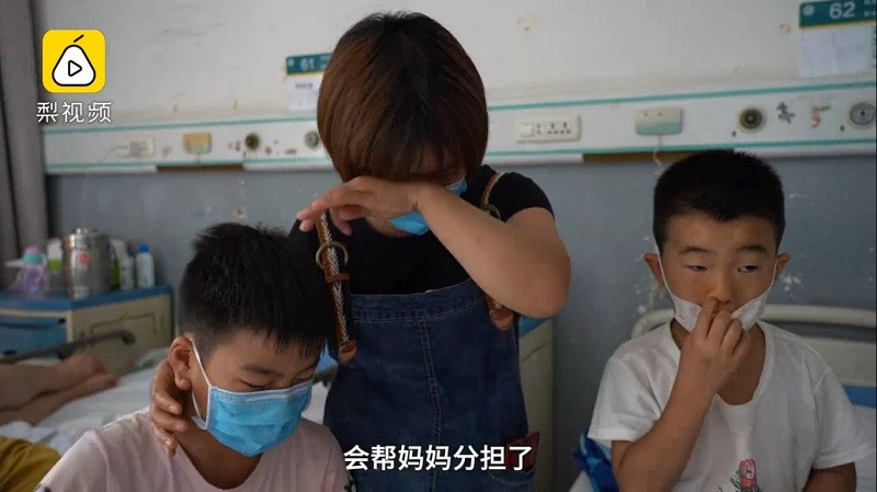 Cậu bé dành cả tuổi thơ bán hành, hiến tủy cứu em trai mắc bệnh thiếu máu ảnh 2