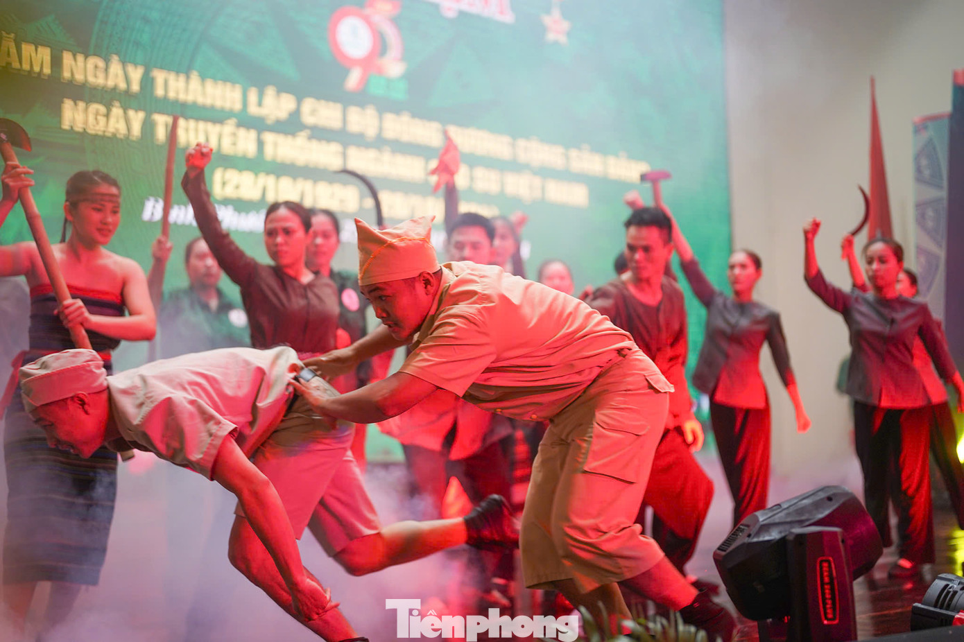 Khắc họa lại thời khắc lịch sử vẻ vang của ngành cao su Việt Nam Ảnh: Phạm Nguyễn