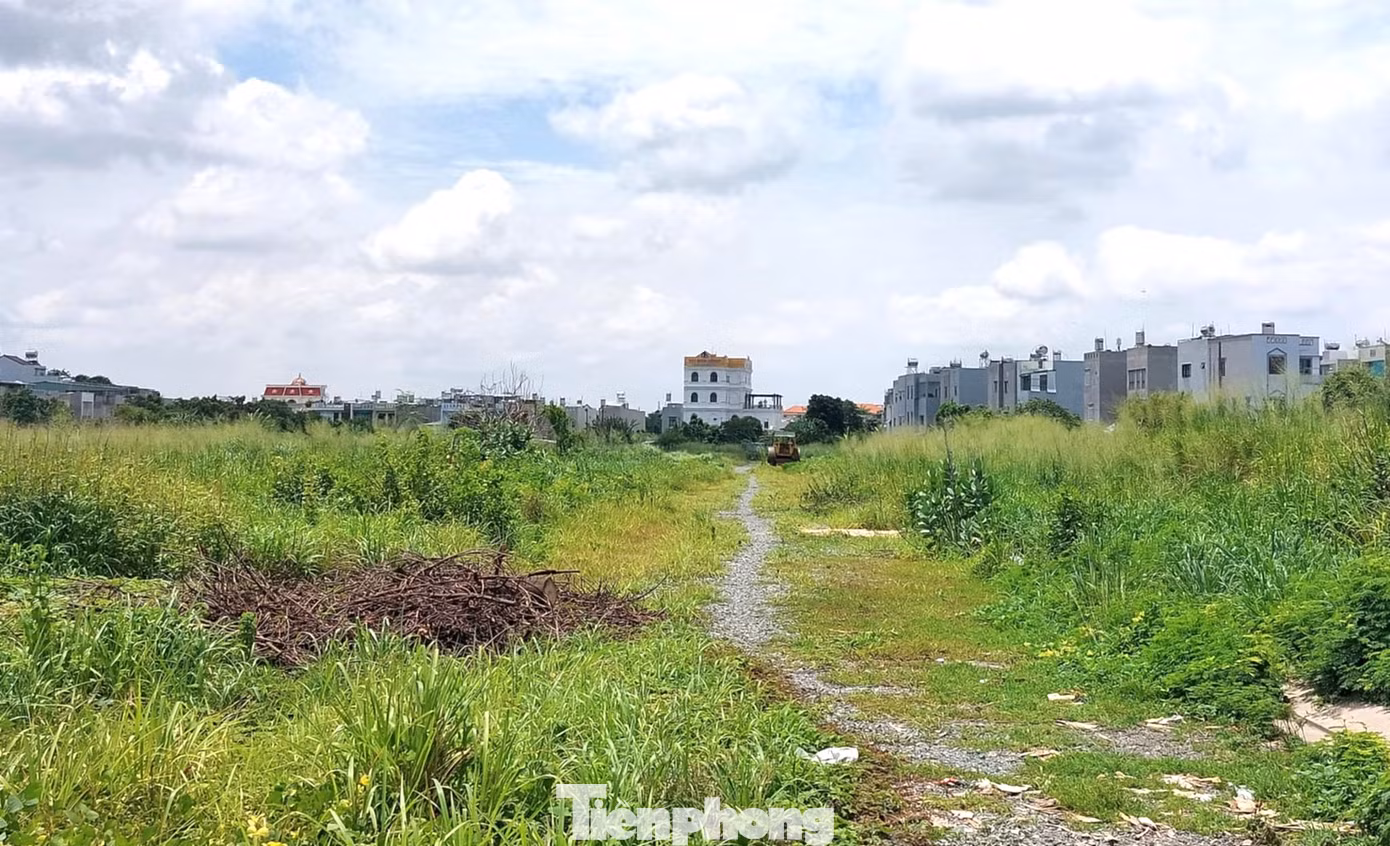 Tại dự án này, đã có nhiều khách hàng mua đất để xây dựng nhà, song do vướng nhiều sai phạm nên sau nhiều năm mua đất, người dân vẫn chưa có giấy chứng nhận quyền sử dụng đất.