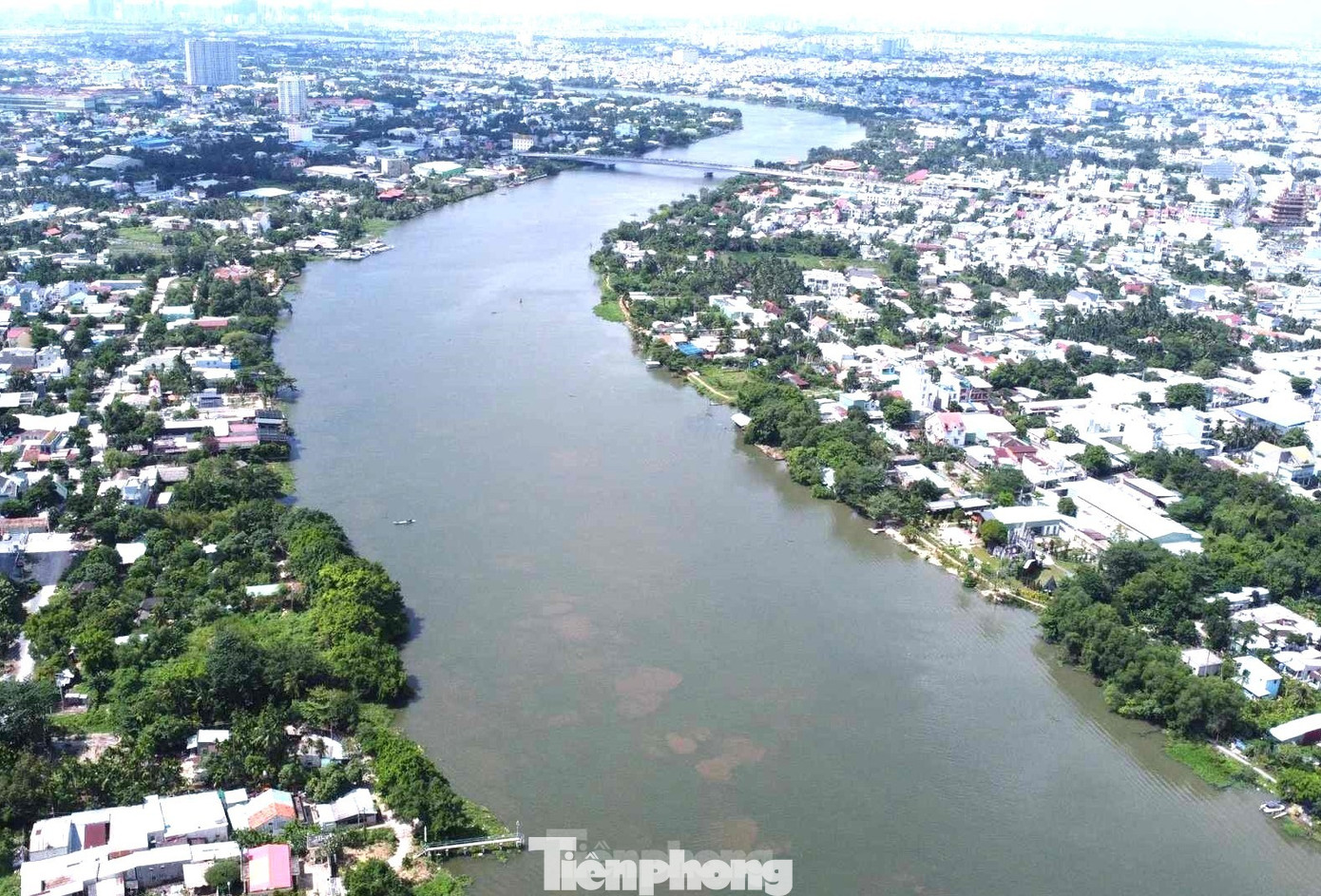 Sông Sài Gòn đoạn qua tỉnh Bình Dương nhìn từ trên cao Sông Sài Gòn đoạn qua tỉnh Bình Dương nhìn từ trên cao