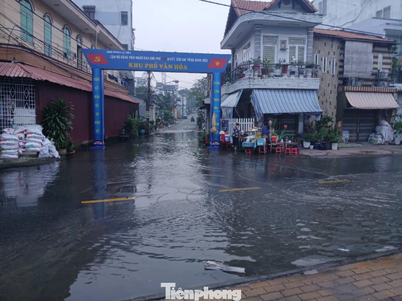 Triều cường gây ngập đường ven sông Sài Gòn đoạn thuộc địa bàn thành phố Thuận An Triều cường gây ngập đường ven sông Sài Gòn đoạn thuộc địa bàn thành phố Thuận An