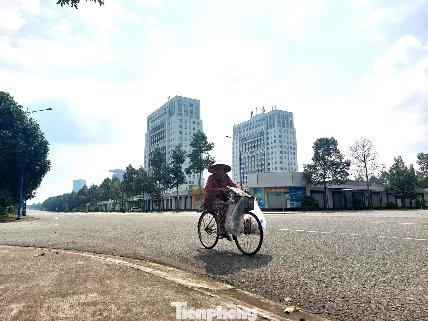 Cảnh bình yên trong thành phố mới Bình Dương.