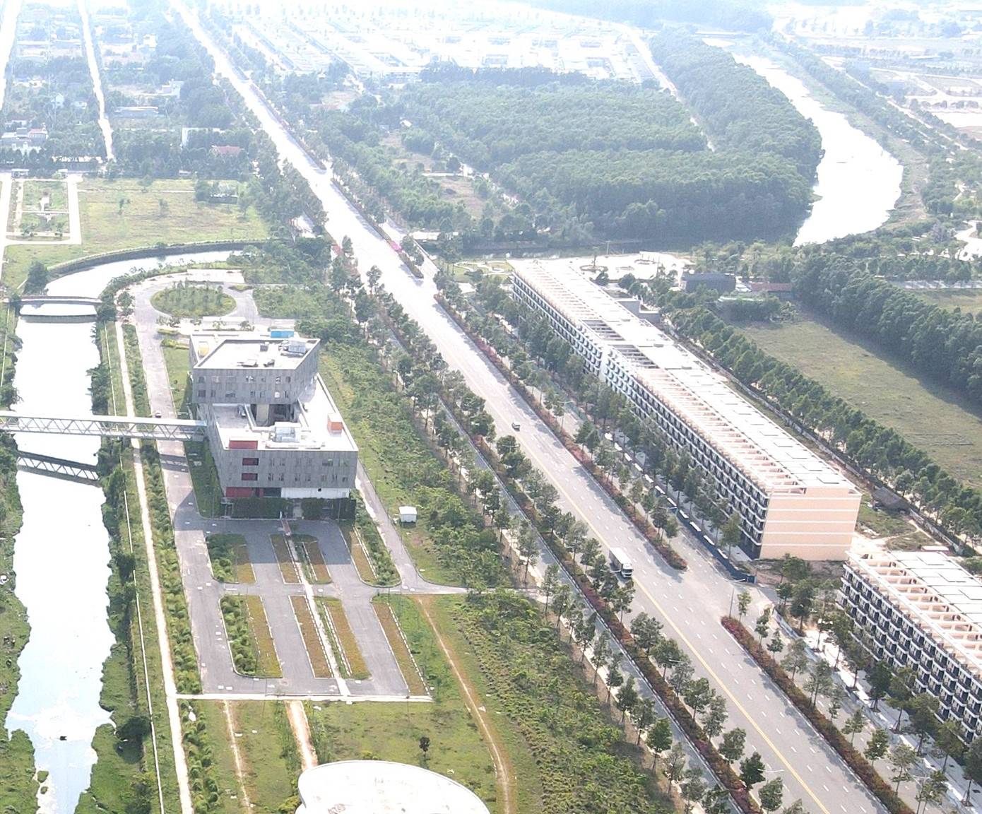 Đường NE2 nhìn từ trên cao. Đường NE2 nhìn từ trên cao.