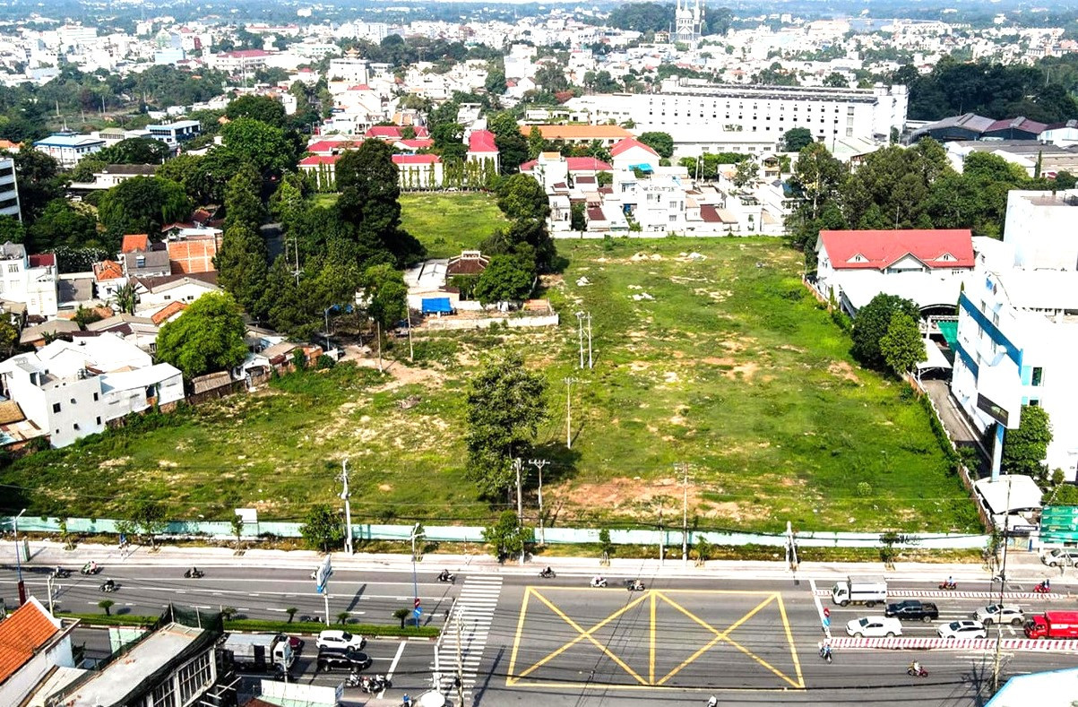 Khu đất trụ sở cũ của thành phố Thủ Dầu Một sau khi đã di dời Khu đất trụ sở cũ của thành phố Thủ Dầu Một sau khi đã di dời