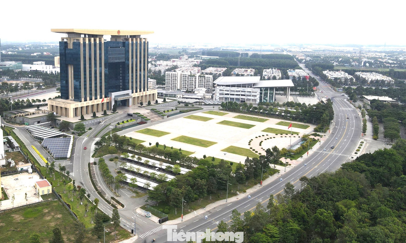 Định hướng phát triển về thị trường khách du lịch tại thành phố mới Bình Dương như du lịch sự kiện, du lịch mua sắm (outlet) gắn với các khu phố chuyên kinh doanh thời trang, ẩm thực, sản phẩm lưu niệm, phố đi bộ, phố du lịch, du lịch giải trí gắn với công nghiệp văn hoá, kinh tế dịch vụ đêm, hoạt động nghệ thuật đường phố.