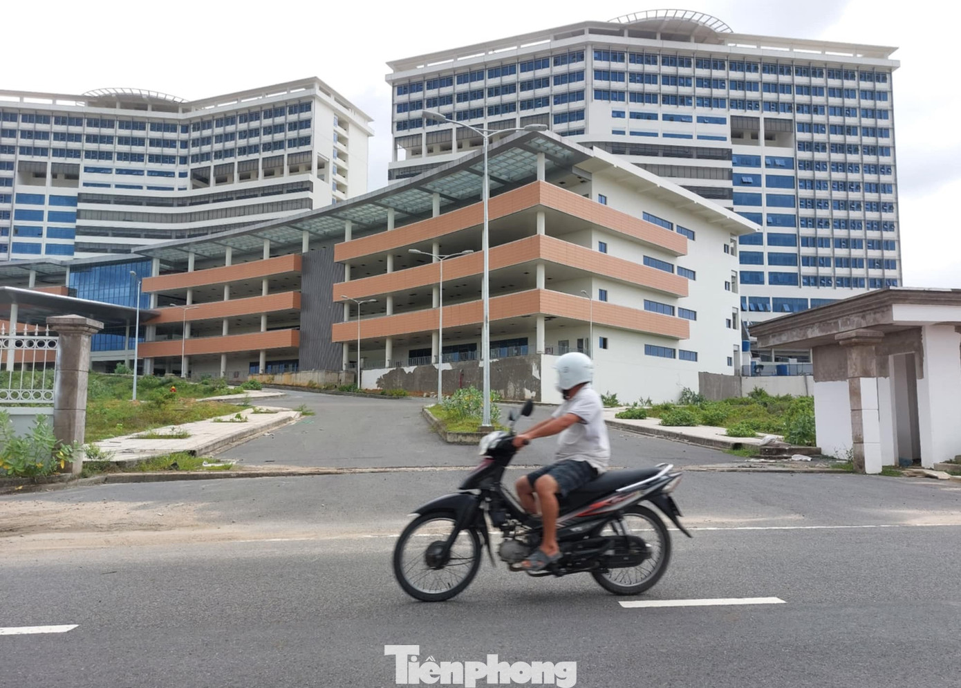 Người dân trông ngóng công trình bệnh viện 1.500 giường ở Bình Dương sớm hoàn thành, đưa vào sử dụng Người dân trông ngóng công trình bệnh viện 1.500 giường ở Bình Dương sớm hoàn thành, đưa vào sử dụng