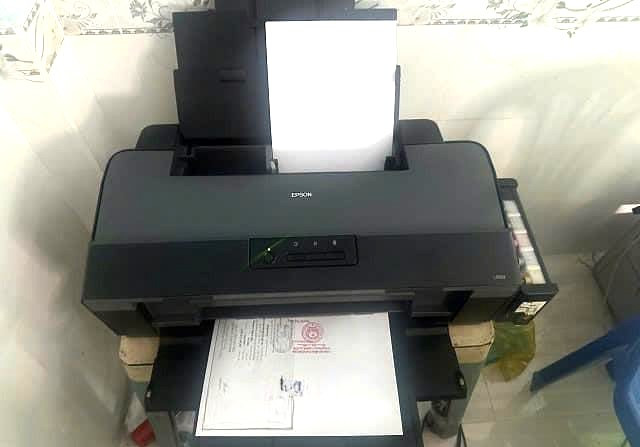 Máy in để làm giấy tờ giả Ảnh: Công an Bình Dương Máy in để làm giấy tờ giả Ảnh: Công an Bình Dương