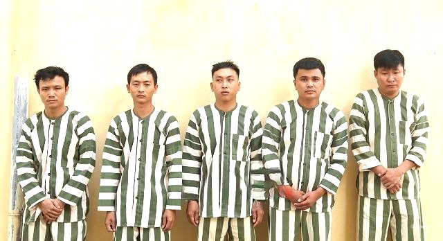 Nhóm đối tượng trong đường dây làm giả giấy tờ bị bắt Ảnh: Công an Bình Dương Nhóm đối tượng trong đường dây làm giả giấy tờ bị bắt Ảnh: Công an Bình Dương