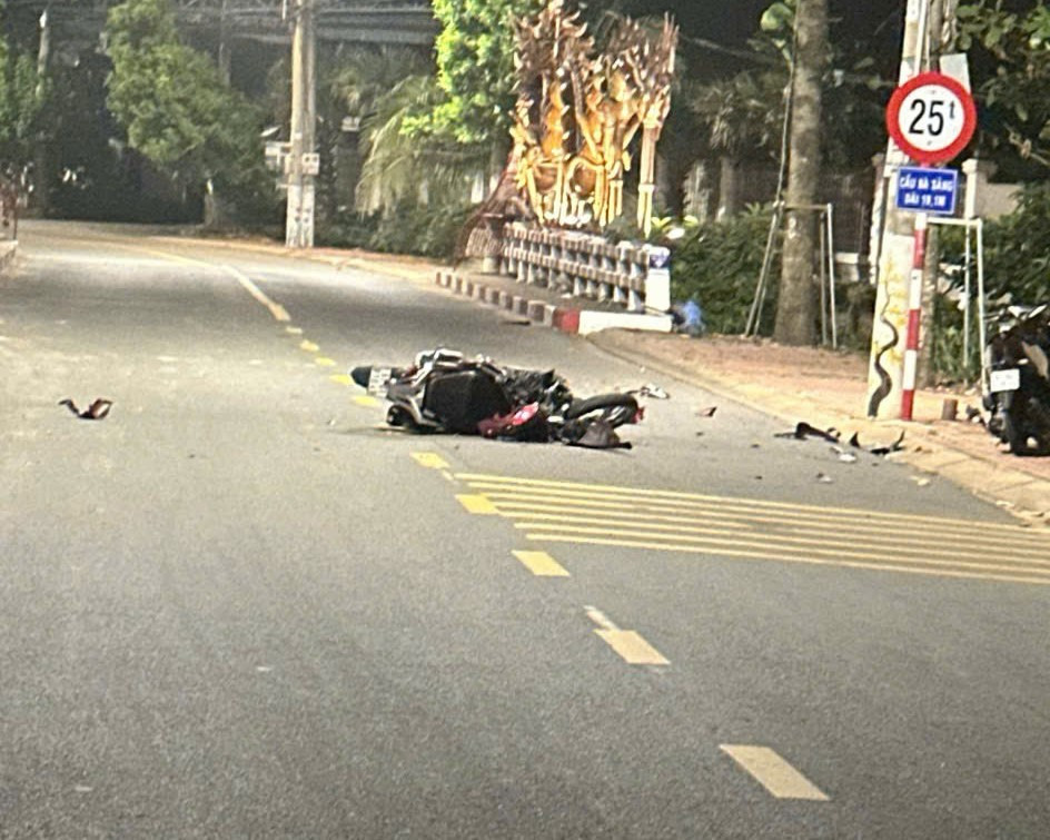 Chiếc xe máy biến dạng sau tai nạn Chiếc xe máy biến dạng sau tai nạn