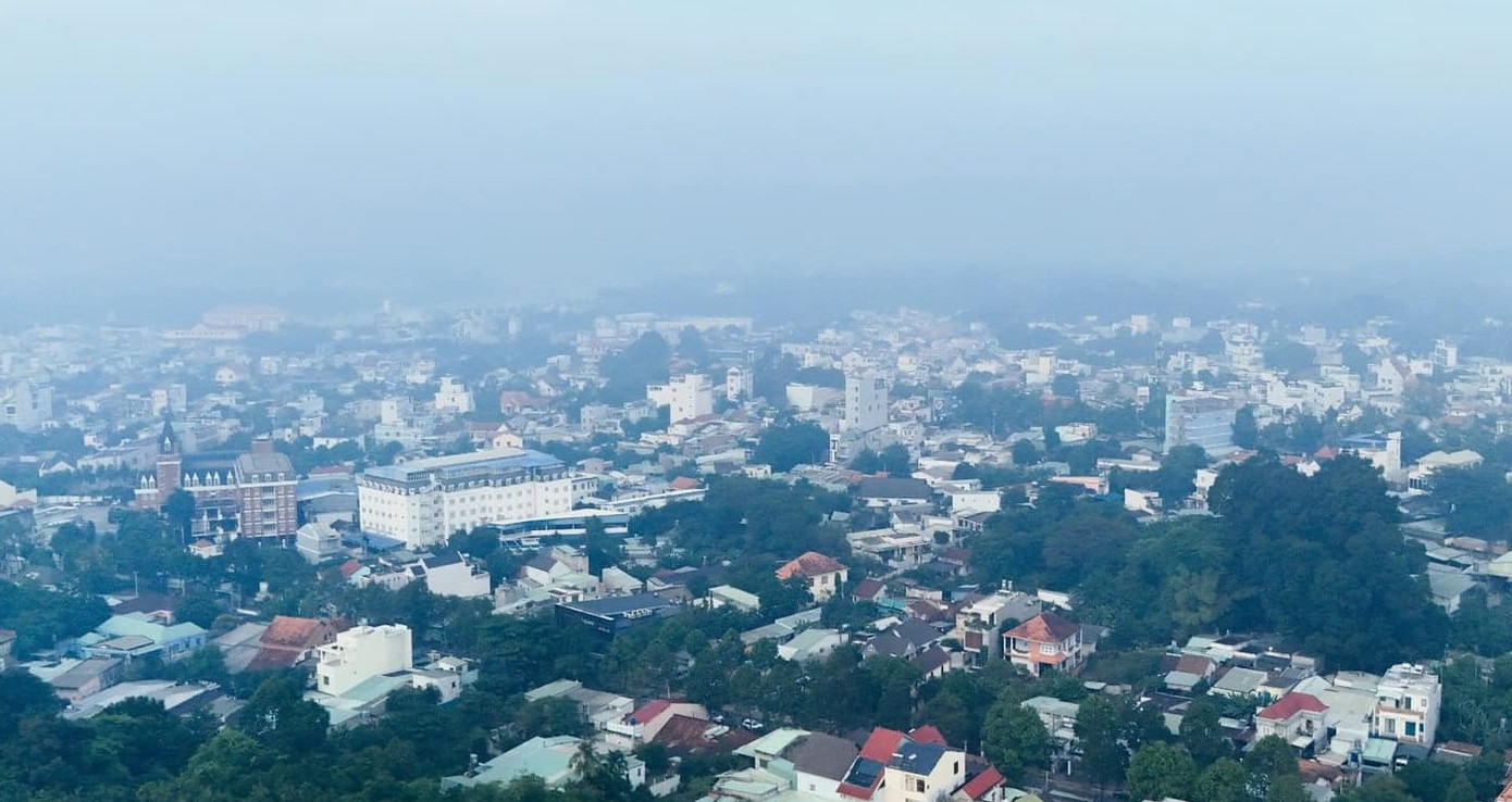 Trong nửa đầu tháng 10, một vài ngày có thời tiết khá nóng, nhiệt độ cao nhất buổi trưa có thể ở mức 34 độ C hoặc trên 34 độ C.