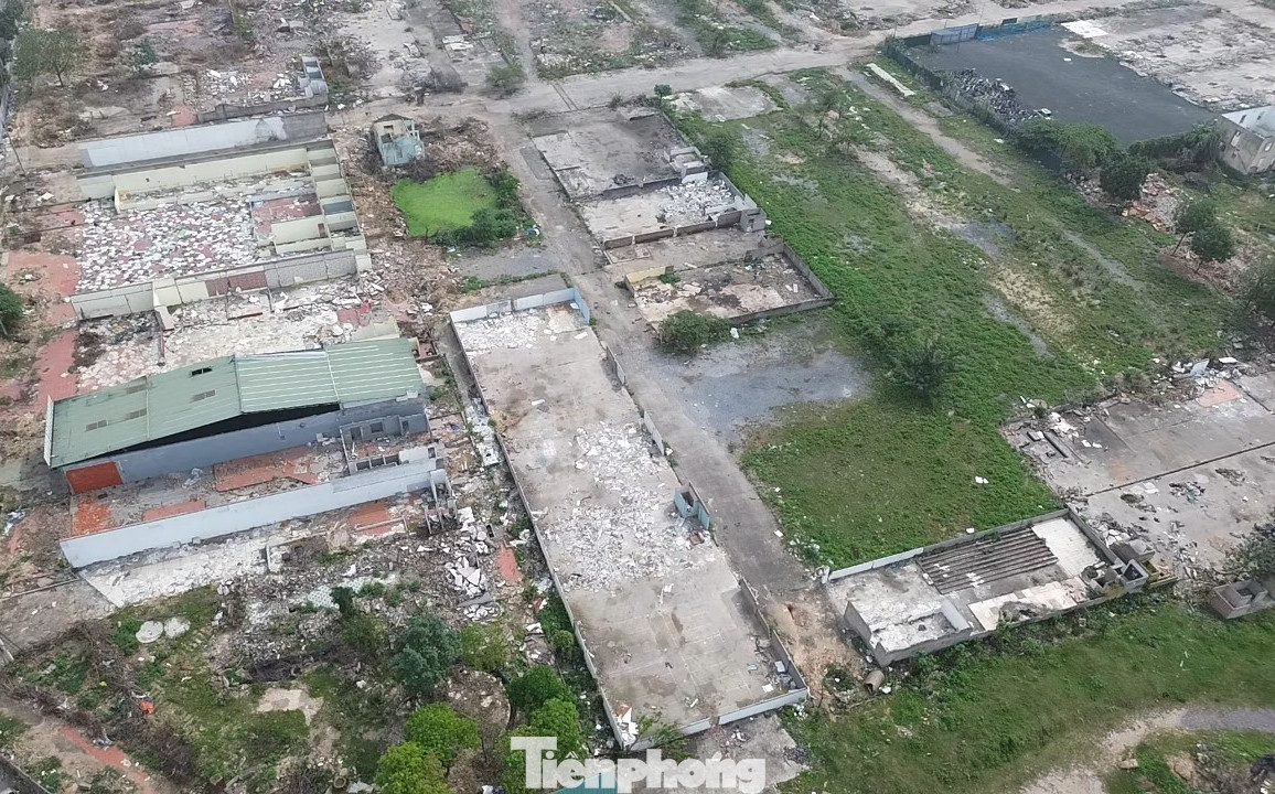 Theo phê duyệt, diện tích đất đường giao thông theo quy hoạch nằm ngoài khu công viên khoảng 23.088m2, diện tích đất di tích 1.687m2, diện tích đất công trình văn hóa hiện trạng khoảng 734m2. Diện tích đất quy hoạch xây dựng khu công viên khoảng 924.619m2.