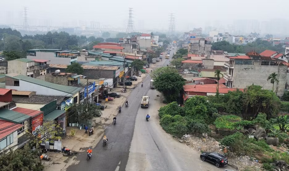 Người dân mong muốn quận Hoàng Mai sớm triển khai dự án xây dựng đường Tam Trinh. Tuy nhiên, hiện tại vẫn đang còn một số vướng mắc liên quan đến giải phóng mặt bằng.